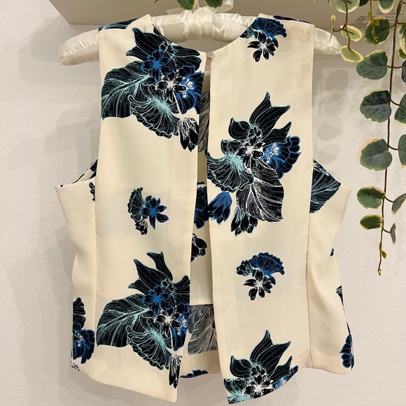 Crop Top - Picture 2 of 4